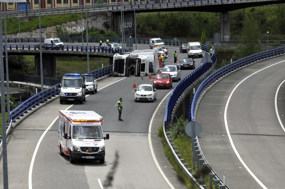 Accidente de un camión en la autovía minera