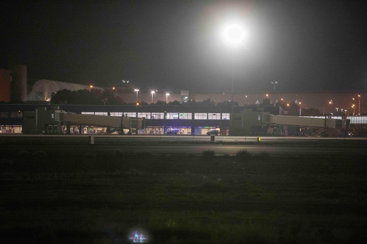 Cierra el aeropuerto de Palma por la presencia de pasajeros en las ...