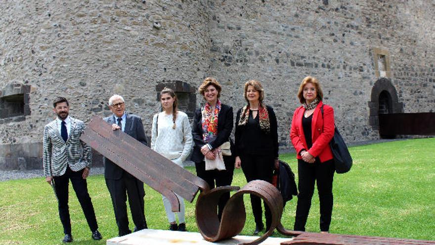 A la izquierda: Jesús Castaño, Martín Chirino, Inés Rodríguez Chirino, Marta Chirino, Pepa Luzardo, Encarna Galván y la Orquesta de Cámara Vivaldi.