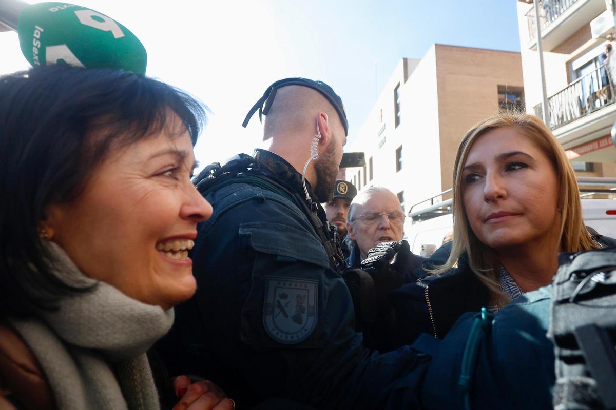 Pradas y José Manuel Cuenca salen de los juzgados de Catarroja