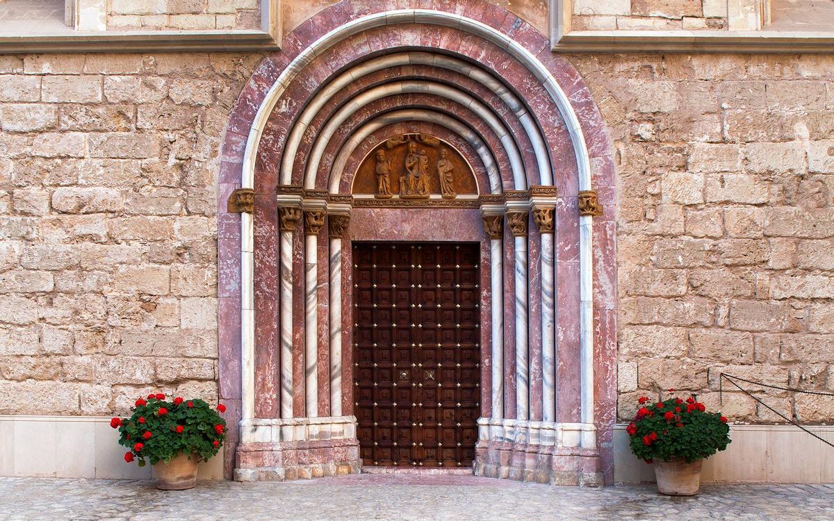 La fachada de la capilla de Santa Ana