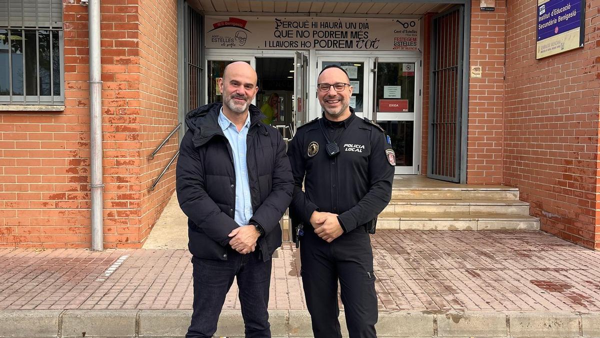La Vall d'Uixó refuerza la figura del Agente Tutor para prevenir el 'bullying' y proteger los menores.