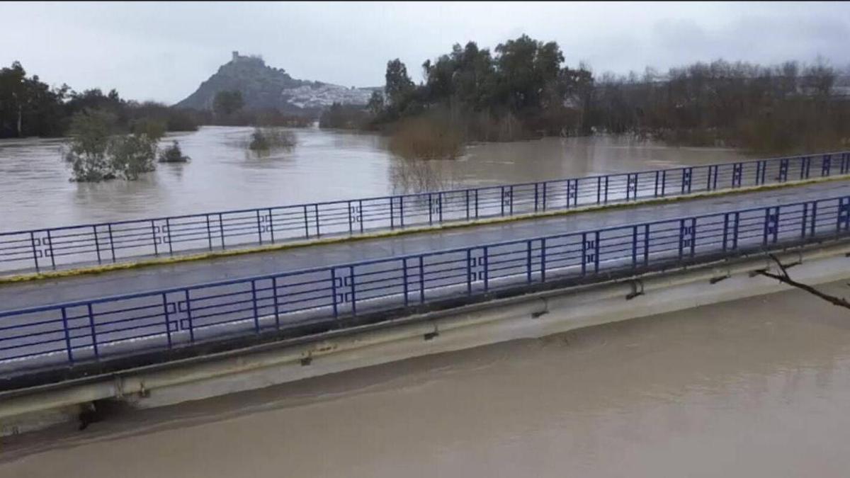 Espectaculares imágenes del Guadalquivir a su paso por Almodóvar del Río