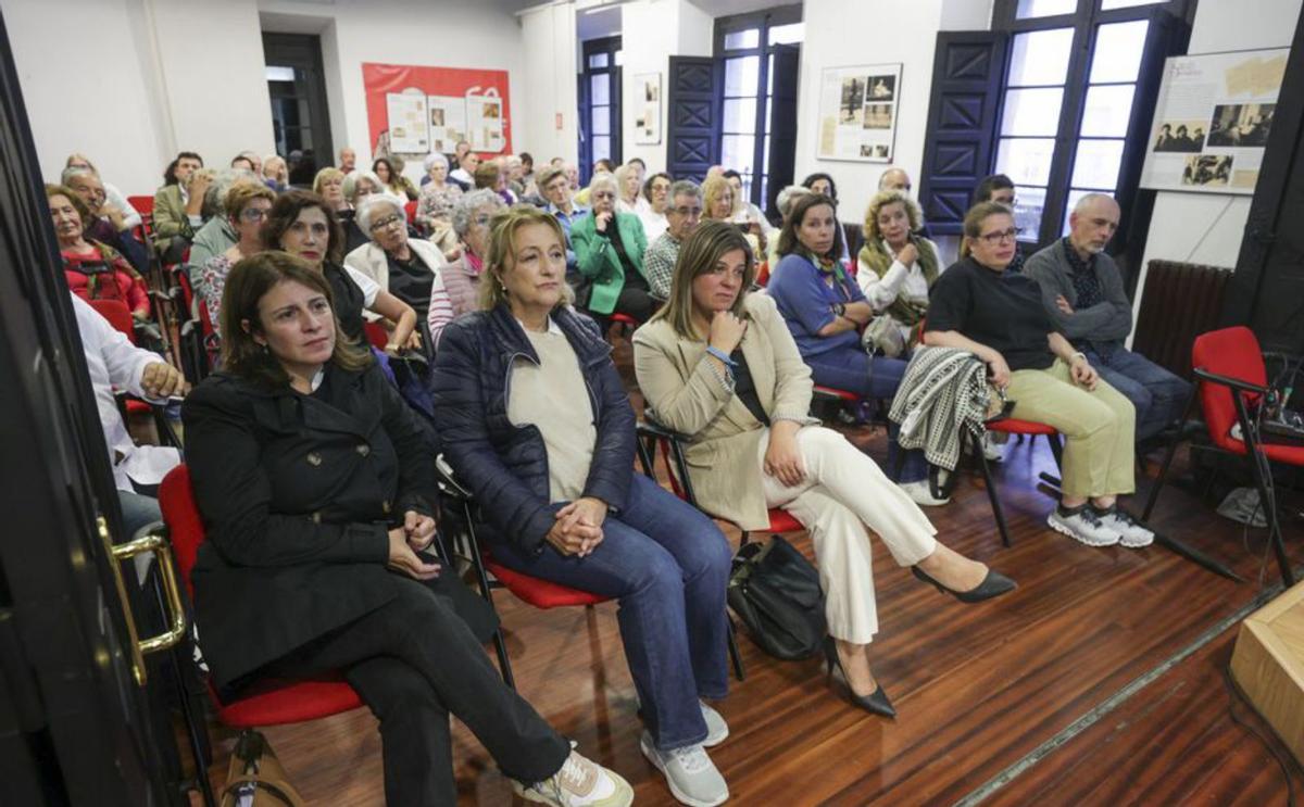 Sobre estas líneas, por la izquierda, Adriana Lastra, Delia Losa y Gimena Llamedo. A la izquierda, Conchita Diéguez | Irma Collín / AMSO