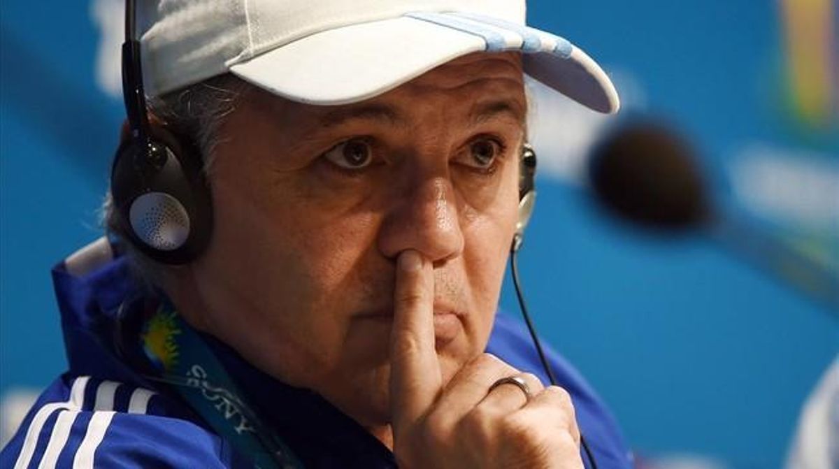 Alejandro Sabella, seleccionador argentí, a la roda de premsa prèvia a la final del Mundial. Alejandro Sabella, seleccionador argentí, a la roda de premsa prèvia a la final del Mundial.