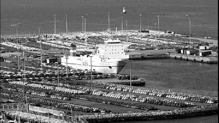El tráfico de vehículos por el Puerto de Vigo casi alcanza al de Barcelona  - Faro de Vigo