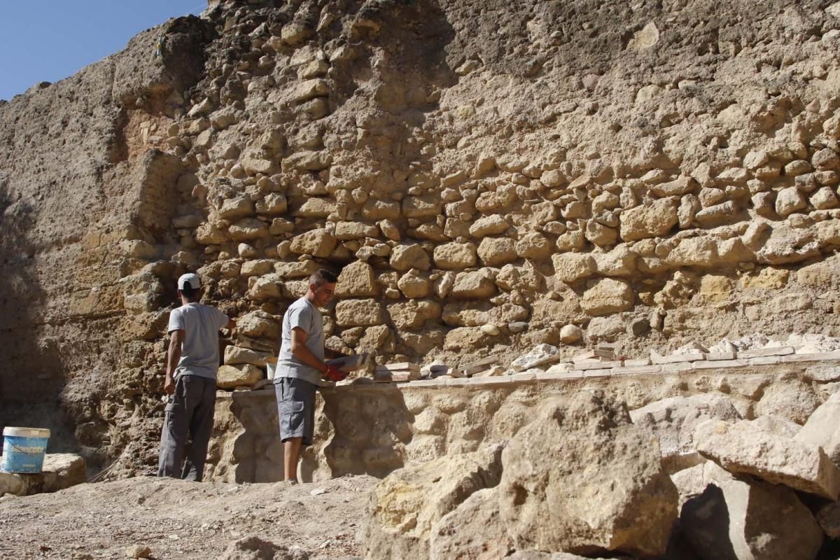 Fotogalería: Avanzan las obras de la muralla del Marrubial.