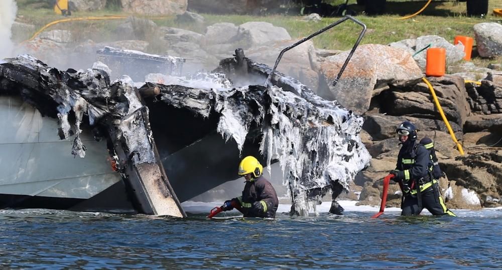 Incendio de un catamarán en Arousa