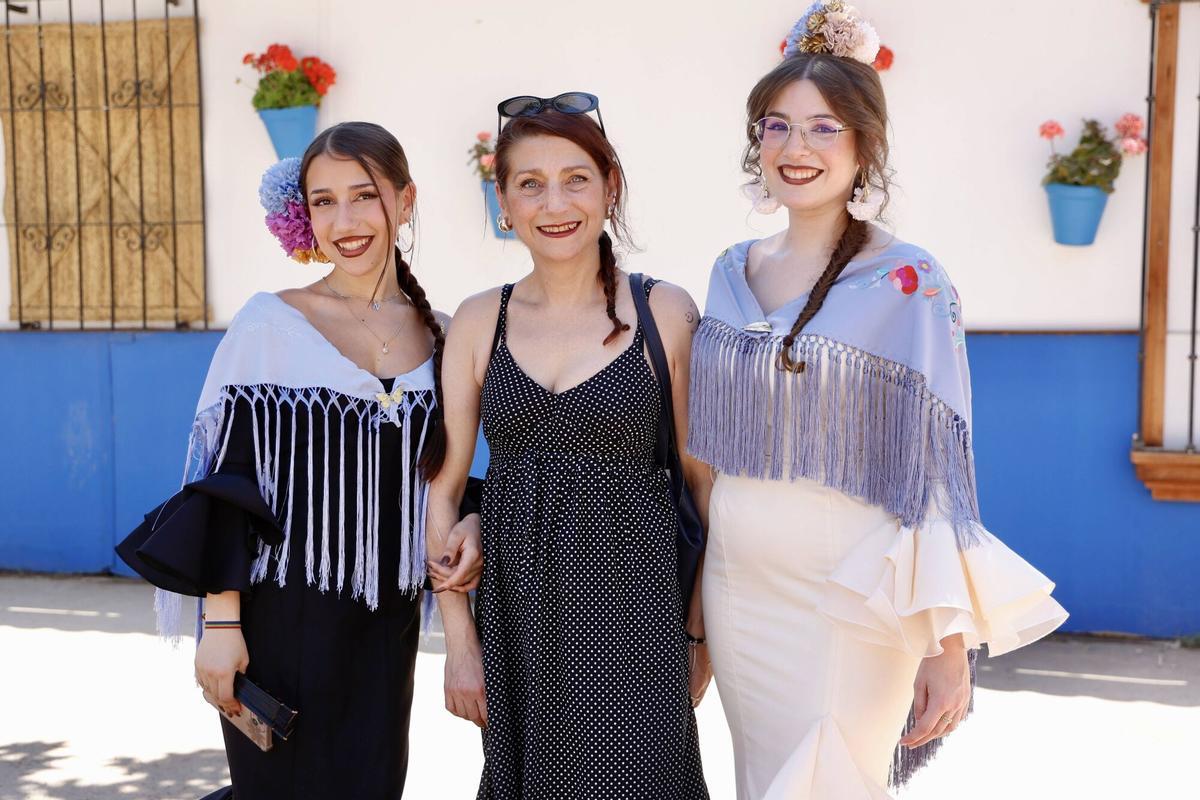 Grupos de amigos y familiares en el sábado de feria, en imágenes