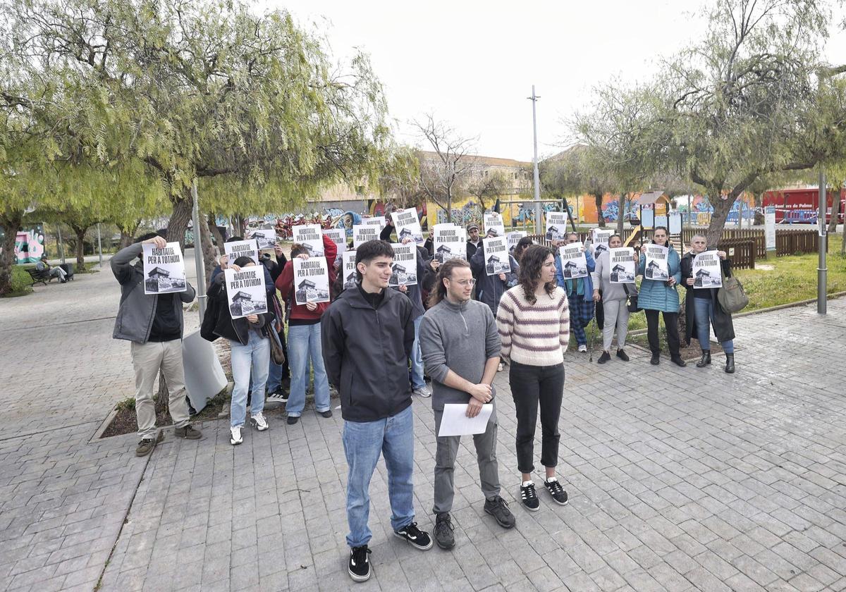 Concentración de protesta esta mañana en la antigua cárcel de Palma.