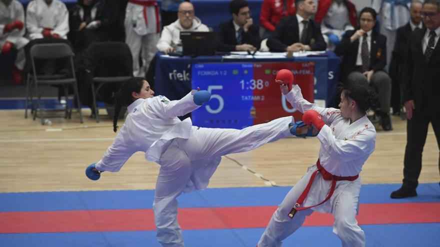 Más de 600 deportistas muestran en Pontevedra el mejor karate nacional