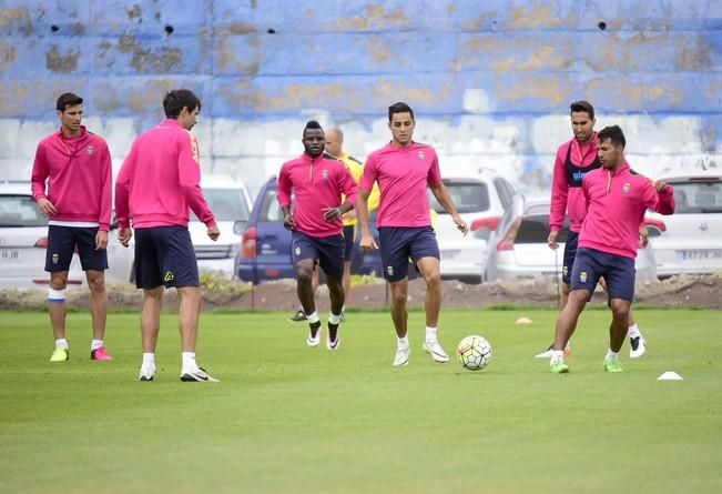 Entrenamiento de la UD Las Palmas en Barranco ...