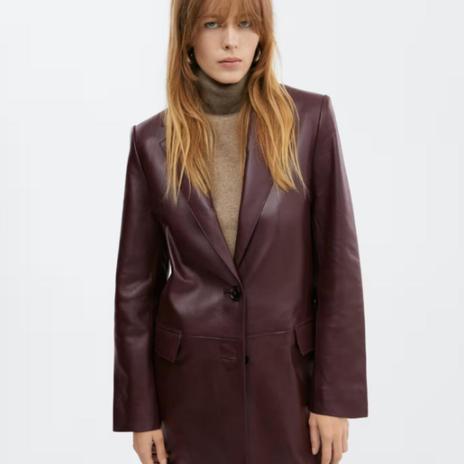 El abrigo rojo viral de Mango y dos opciones más para lucir increíble estas Navidades