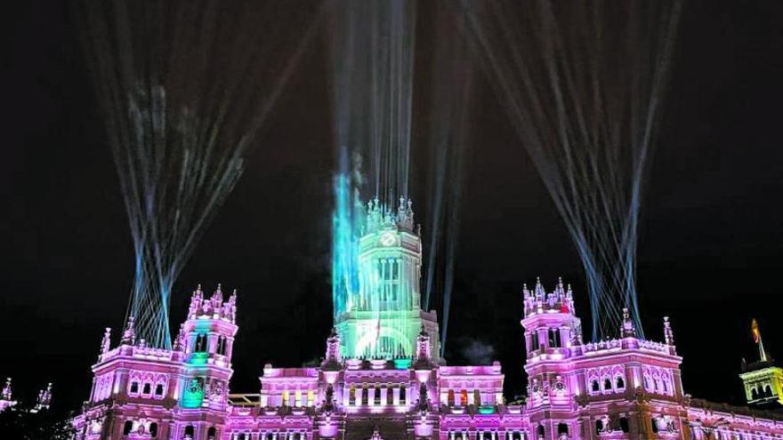 Juanjo Llorens llena de luz la Plaza de Cibeles