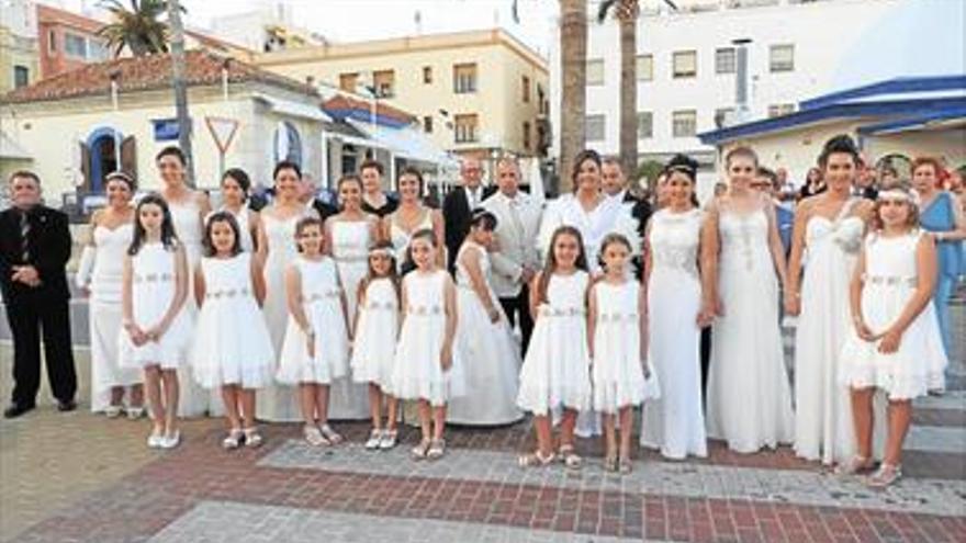 La reina y damas de Vinaròs brillan en la cena de gala