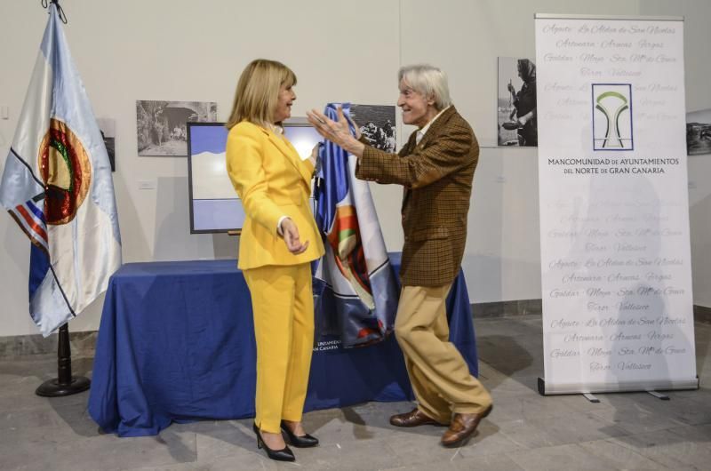 03/07/2018 STA. MARÍA DE GUÍA. En la Casa de la Cultura de Santa María de Guía, tuvo lugar el acto conmemorativo del 44 aniversario de la Mancomunidad del Norte ,en el que se entregaron las banderas oficial de la Mancomunidad, diseñada por el artista norteño Pepe Dámaso, a todos los Ayuntamientos del norte de Gran Canaria. FOTO: J. PÉREZ CURBELO  | 03/07/2018 | Fotógrafo: José Pérez Curbelo