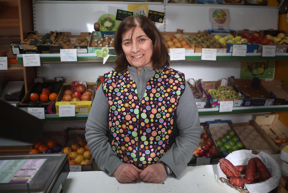 María del Carmen Gónzales, duela de Frutería Gamar en Os Castros
