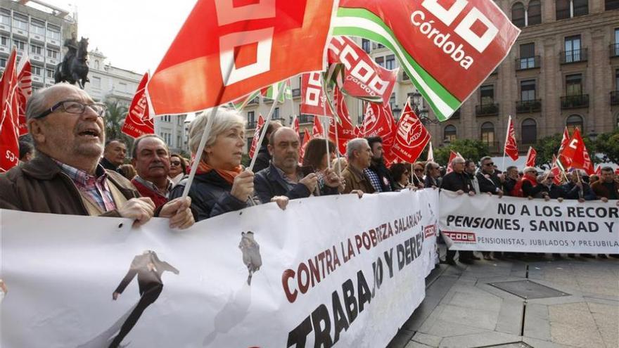 Unas doscientas personas se concentran en Córdoba contra la pobreza salarial y social