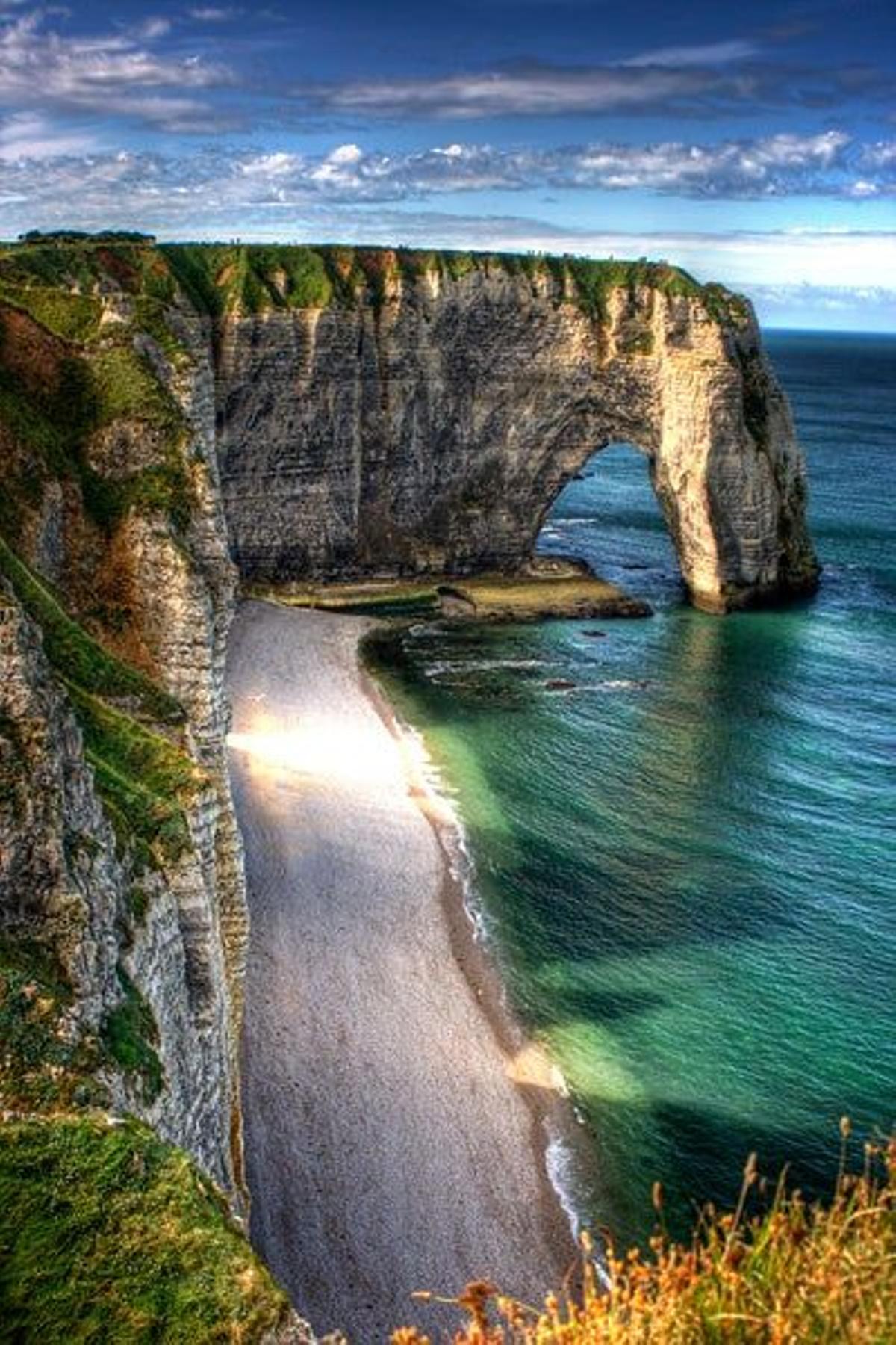 Etretat, la playa normanda que inspiró a Monet.