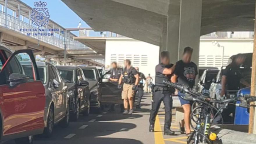 Detenidos dos hombres de un grupo criminal dedicado al robo de relojes de lujo cuando intentaban abandonar Mallorca