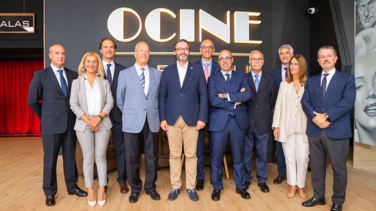 Foto de familia de los responsables de Ocine Premium. |