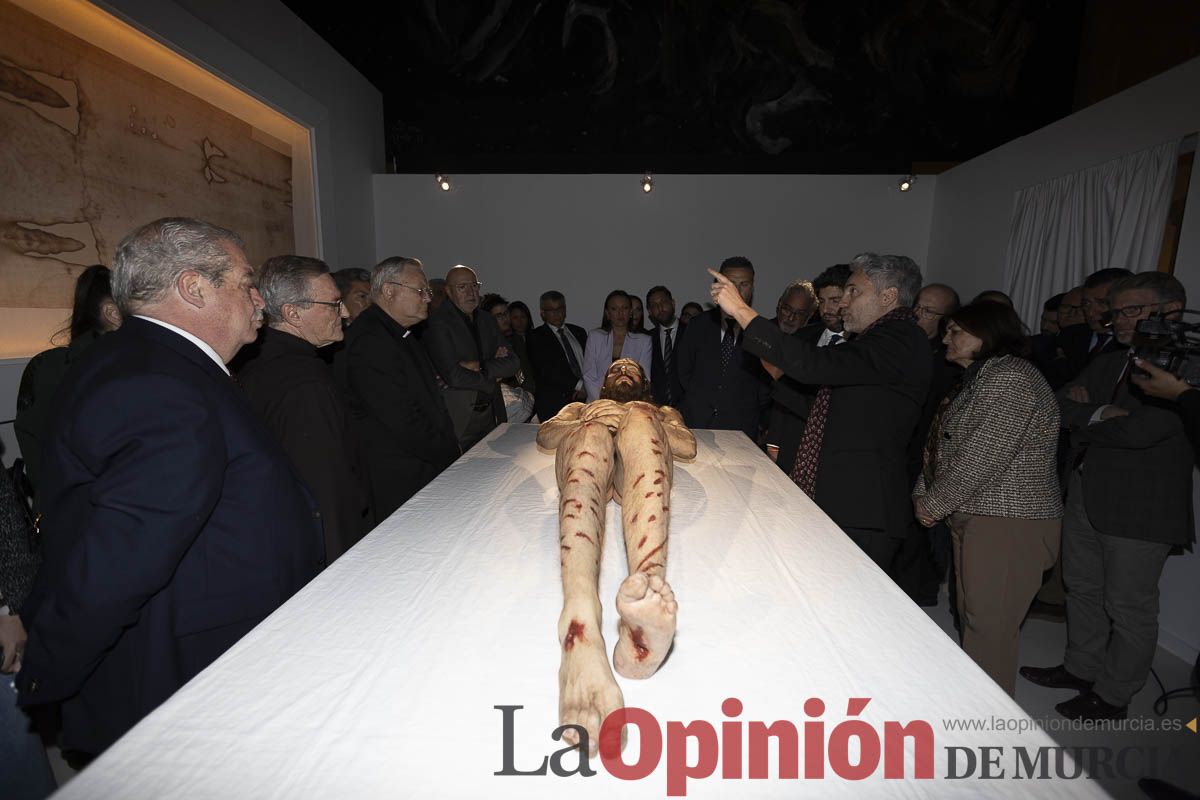 Así ha sido la inauguración de la exposición The Mystery Man en Caravaca. Descubre como es la muestra que atrae a miles de personas