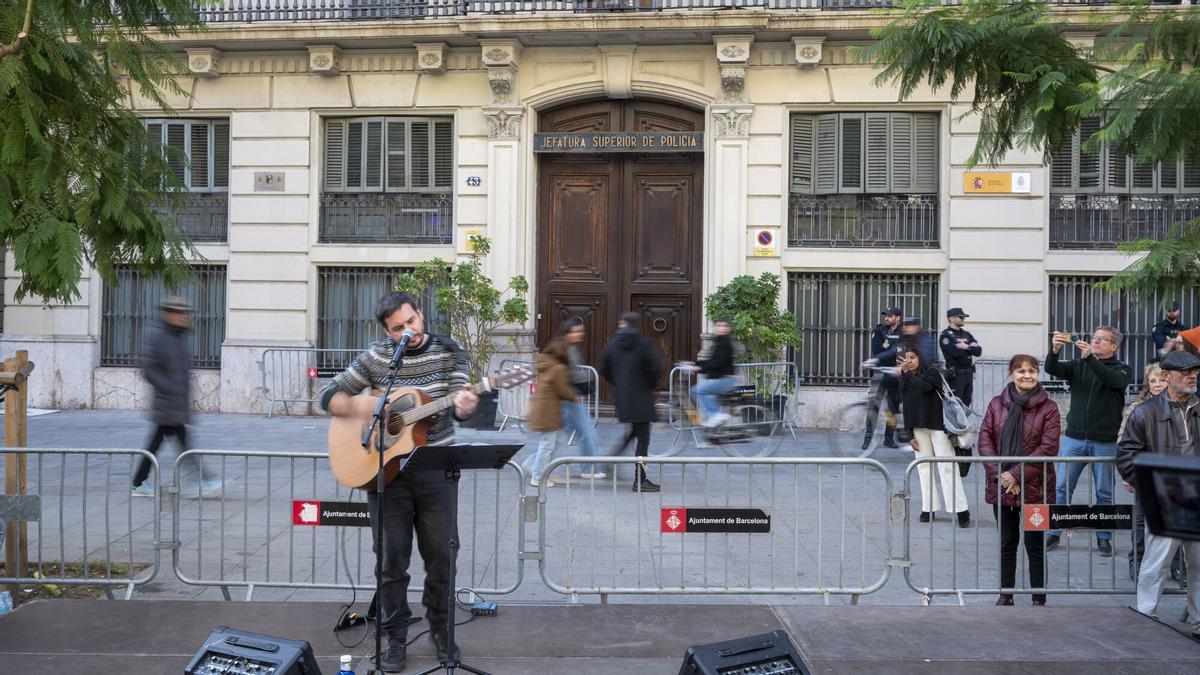 Manifestación en Barcelona para exigir que la comisaría de Via Laietana se convierta en un centro de memoria histórica