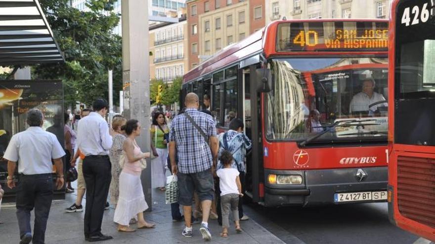 El conistorio plantea congelar sueldos para solucionar el conflicto de los buses