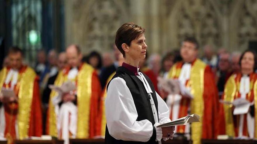 La reverenda Libby Lane, consagrada obispa por la Iglesia de Inglaterra