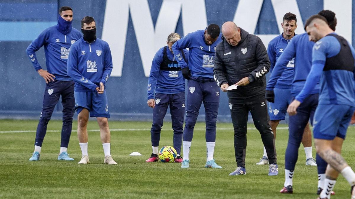 Pepe Mel dirigió este martes a los futbolistas.