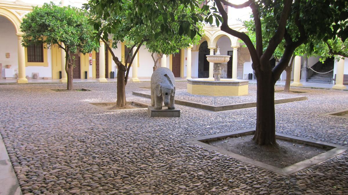 Patio principal del Palacio Episcopal de Córdoba.