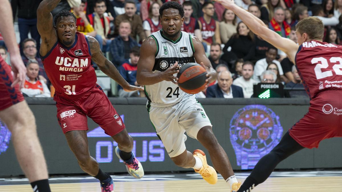 105-73. El UCAM abusa del Joventut en un Palacio que sigue siendo un fortín