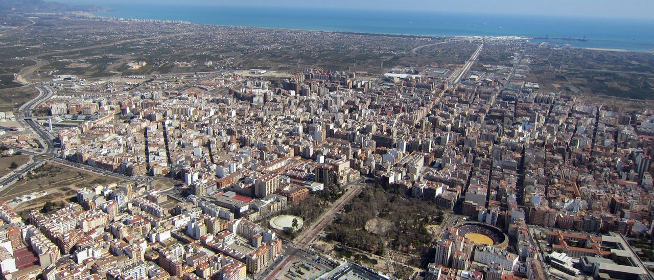 Imagen aérea del parque de viviendas y edificios que componen buena parte de la ciudad de Castelló.