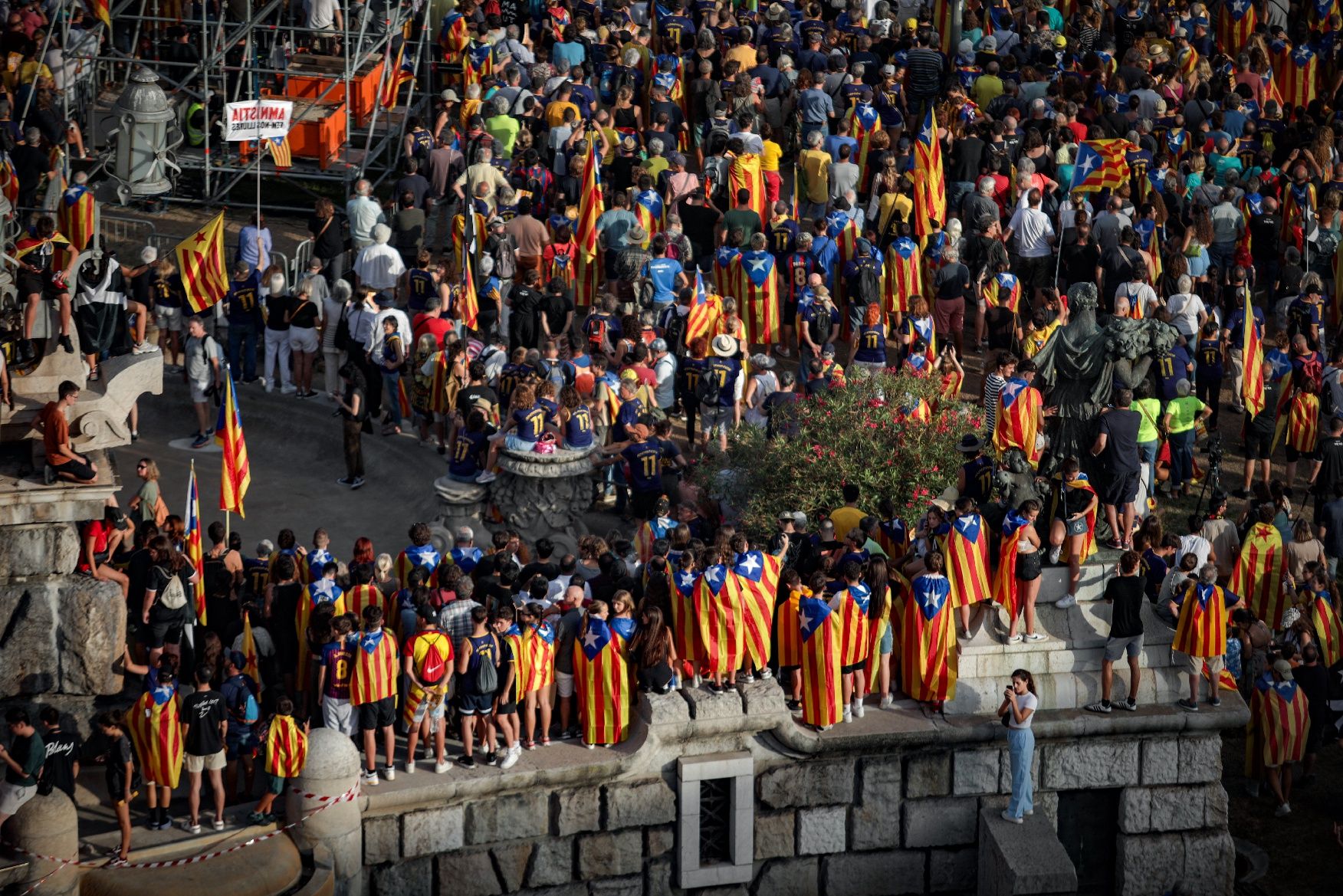 Així ha estat la manifestació convocada per l'ANC per la Diada a Barcelona amb el lema 'Via Fora'