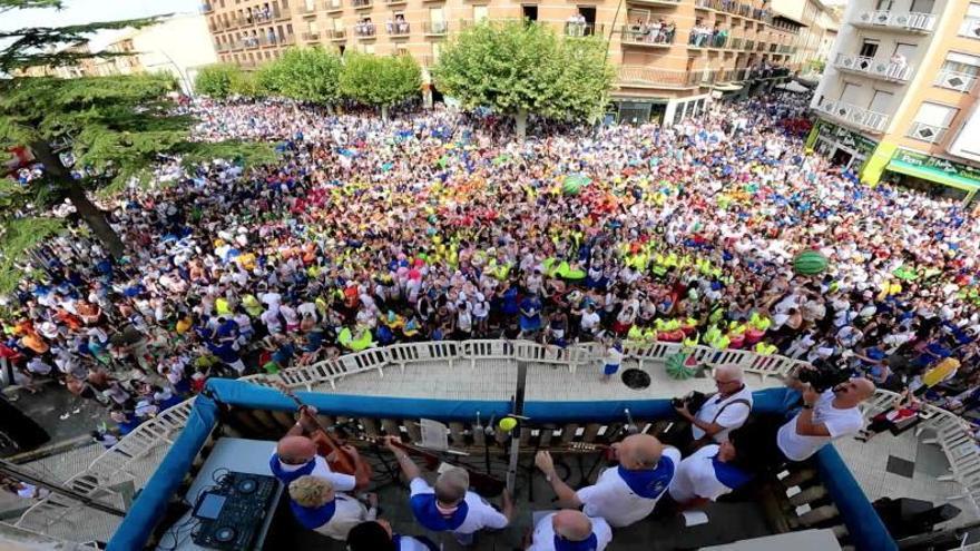 MIles de ejeanos vibraron con el colectivo de mayores, encargados de anunciar el pregón de las fiestas.