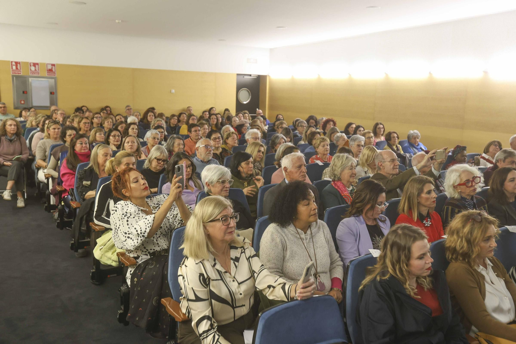 "Mujeres que abren caminos"
