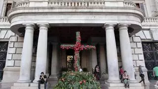 La Cruz de Mayo vuelve a la plaza del Ayuntamiento