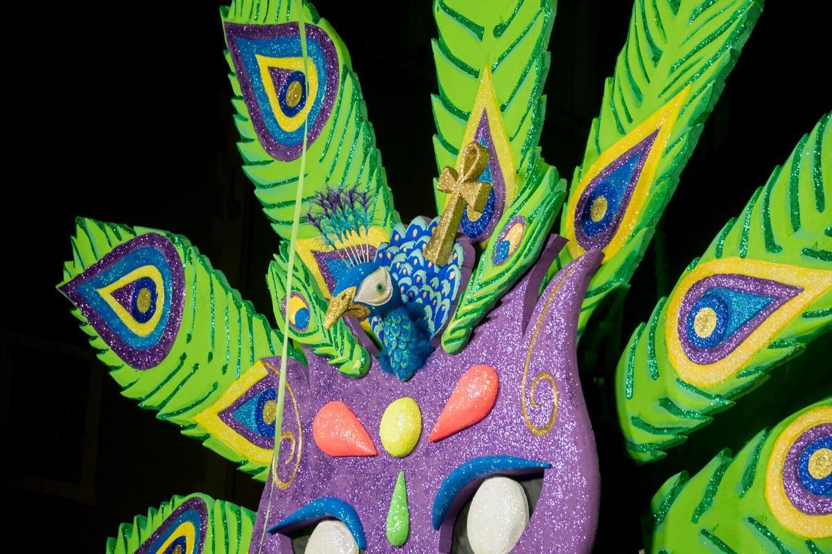 La cabalgata fallera llena de color el Port de Sagunt