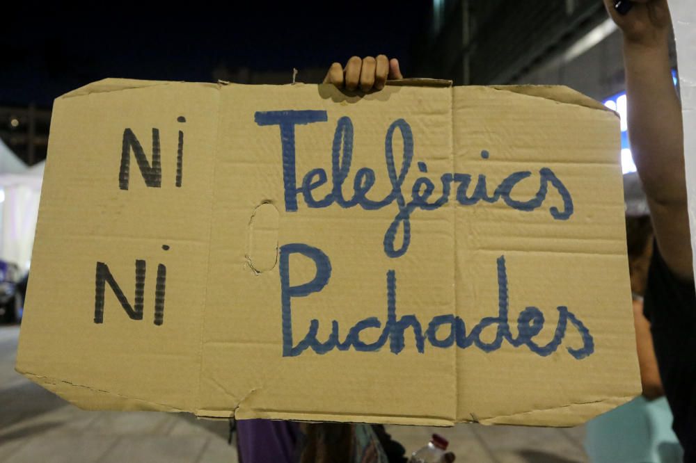 Multitudinaria presentación del teleférico proyectado sobre Benidorm