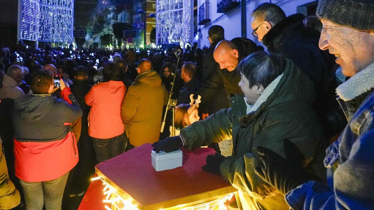 Miles de personas dan la bienvenida a la Navidad en Móstoles.