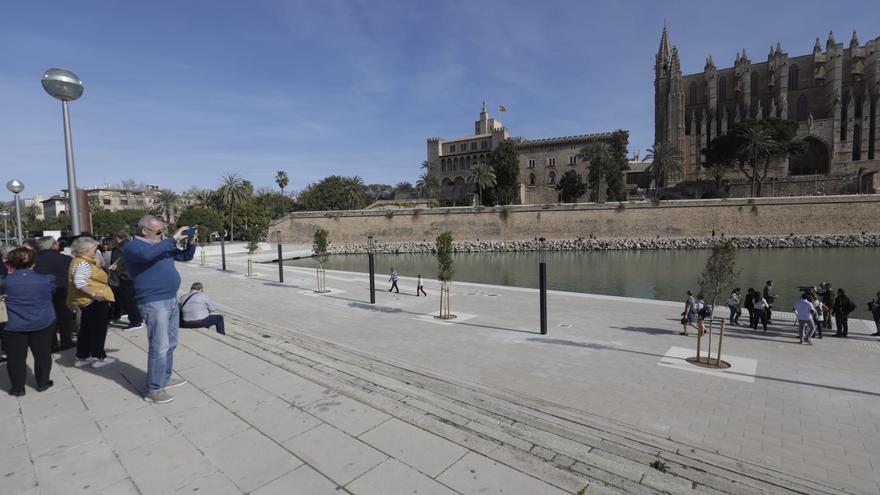 El Parc de la Mar, 35 años después, luce su nuevo pavimiento