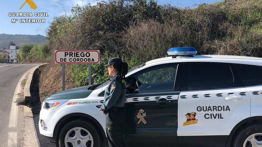 Dos detenidos en Priego por herir grave al propietario de un local y amenazar a la Guardia Civil