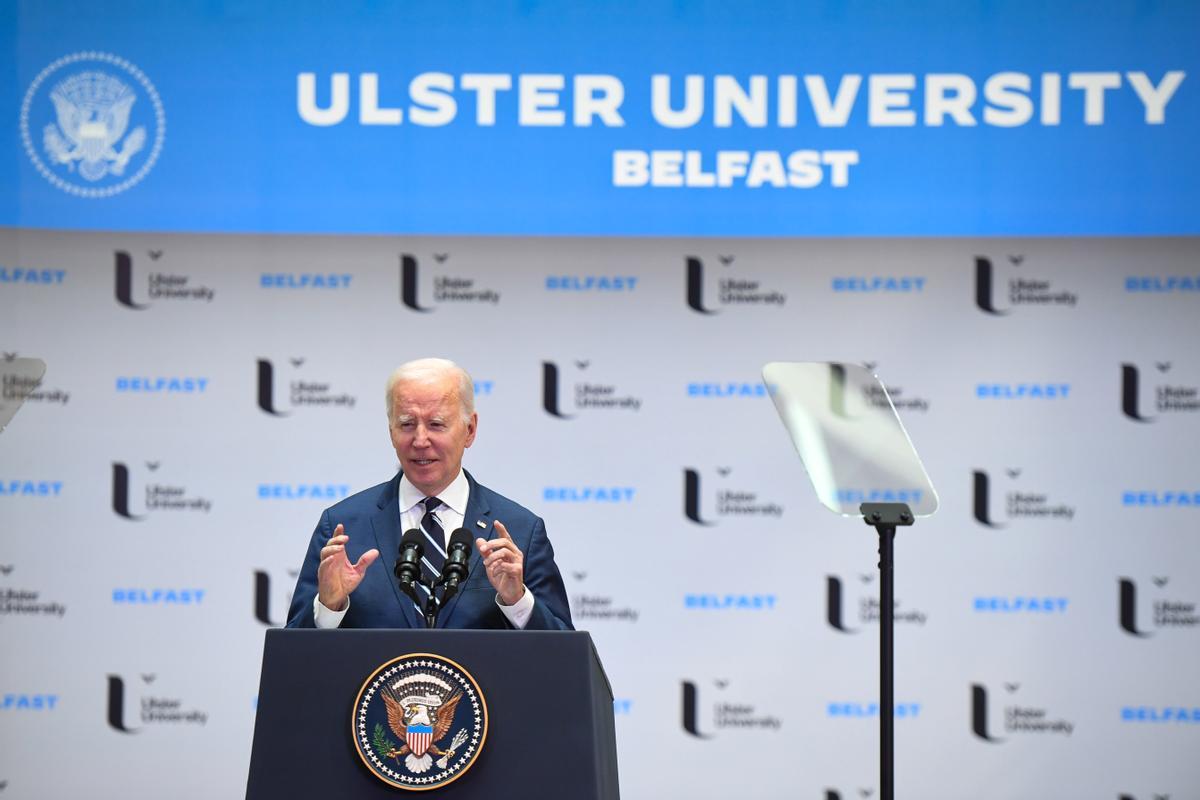  Biden realiza una visita de cuatro días a Irlanda del Norte y la República de Irlanda para conmemorar el 25 aniversario del Acuerdo del Viernes Santo (GFA).