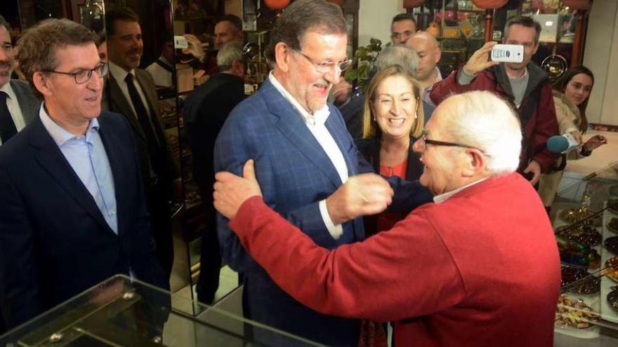 Mariano Rajoy, en una visita a Pontevedra durante la campaña de las elecciones generales. // R.V.