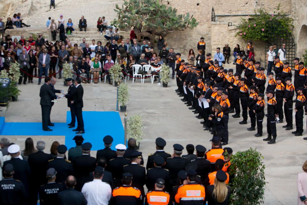 El Ayuntamiento de Alicante ha celebrado esta mañana el XXXVI aniversario de Protección Civil en el castillo de Santa Bárbara.