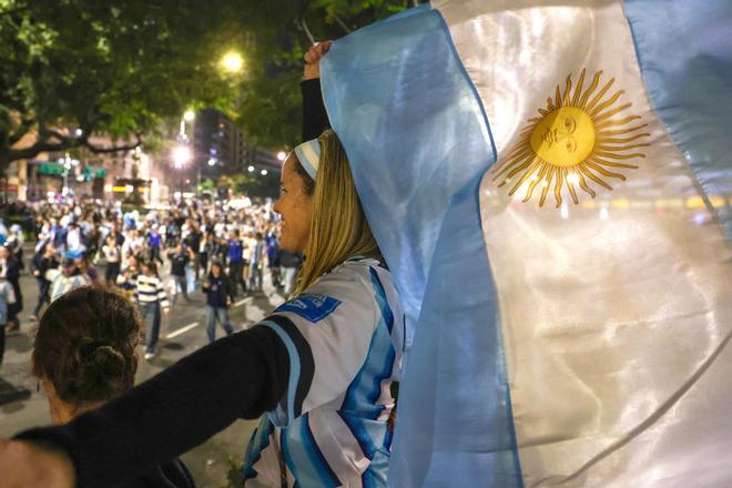 Dos detenidos durante las celebraciones de Argentina en Madrid: uno por apuñalar a un joven en Sol y otra aficionada por agredir a la Policía