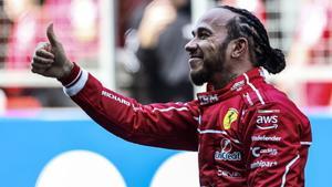 SHANGHAI (China), 22/03/2025.- Scuderia Ferrari driver Lewis Hamilton of Britain celebrates after winning the Sprint race prior to the Formula One Chinese Grand Prix, at the Shanghai International Circuit in Shanghai, China, 22 March 2025. The 2025 Formula 1 Chinese Grand Prix is held on 23 March. (Fórmula Uno, Reino Unido) EFE/EPA/ALEX PLAVEVSKI