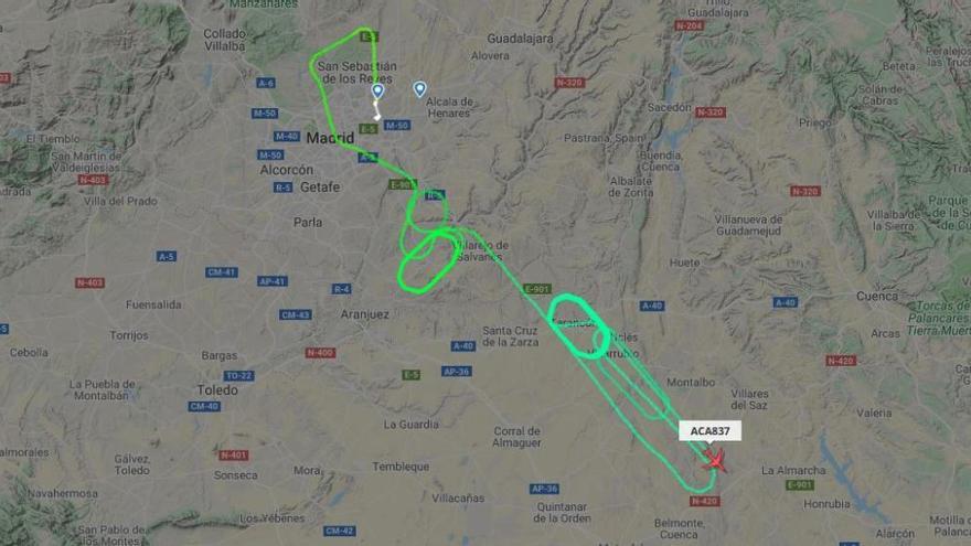 Trazado del avión de Air Canada volando en círculo para gastar combustible.