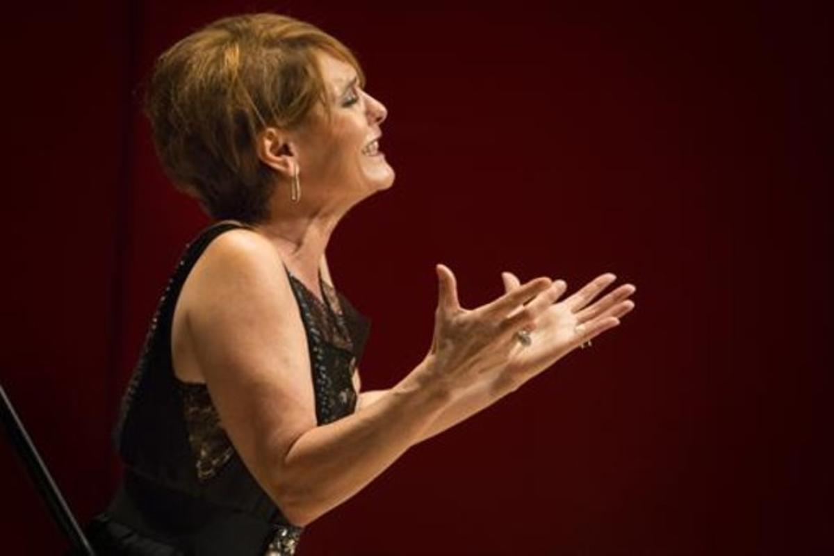 María Bayo, durant el recital que va oferir, dilluns a la nit, a Torroella de Montgrí.