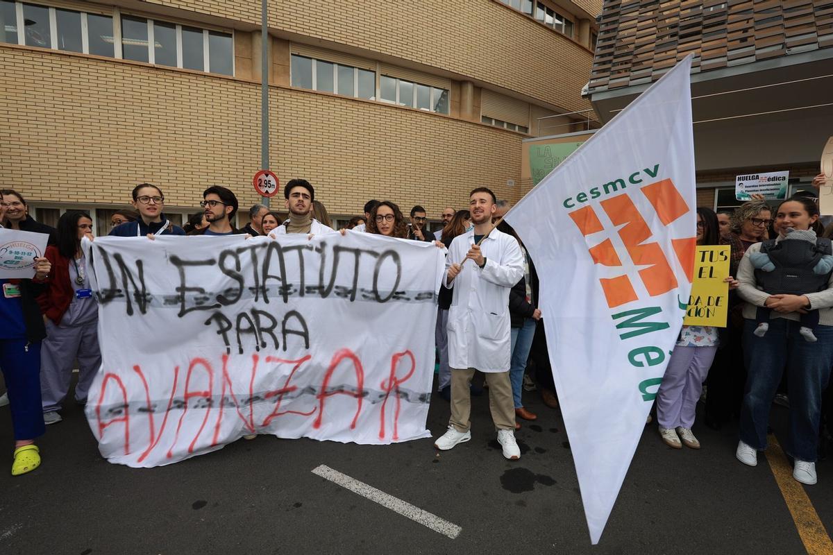 Manifestación de los médicos para exigir un estatuto propio. Manifestación de los médicos para exigir un estatuto propio.